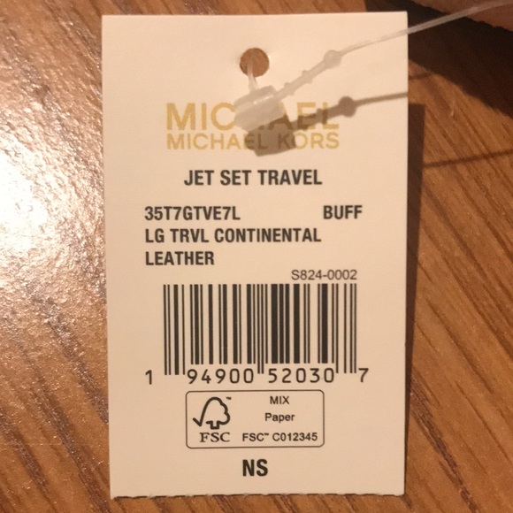 Michael Kors- Jet Set Large Leather Continental Wristlet in Soft Pink - Picture 6 of 6